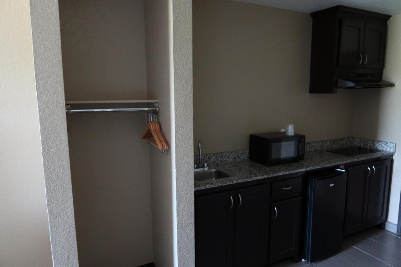 West Worth Inn & Suites White Settlement Exteriér fotografie